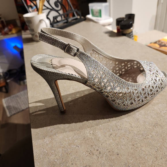 Elegant Silver Peep-Toe Slingback Heels - Picture 5 of 7